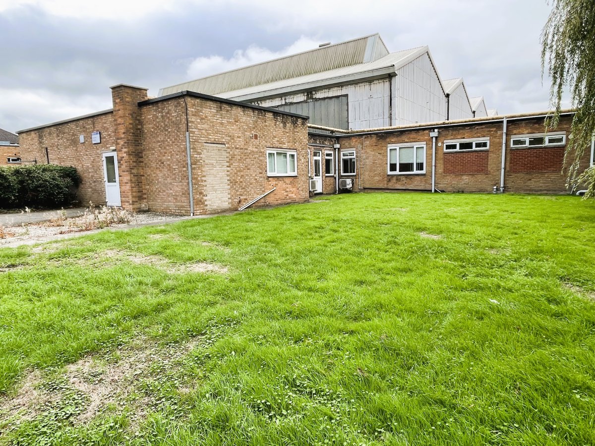 Retail/Shop in Burton On Trent - photo 4
