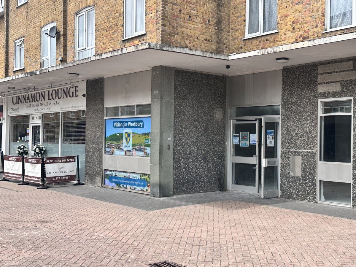 Retail/Shop in Westbury - photo 4