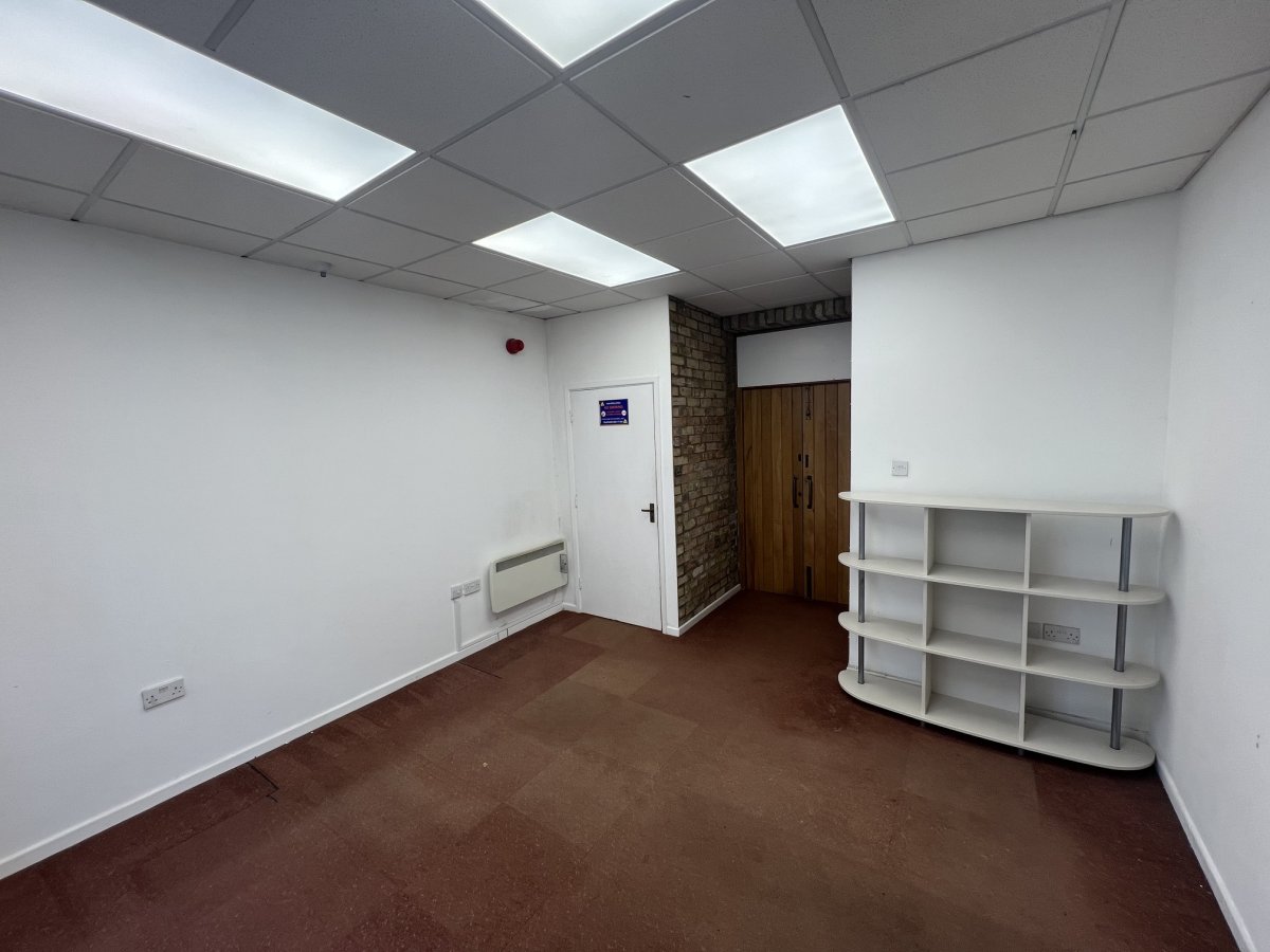 Retail/Shop in St Ives (Cambs) - photo 4
