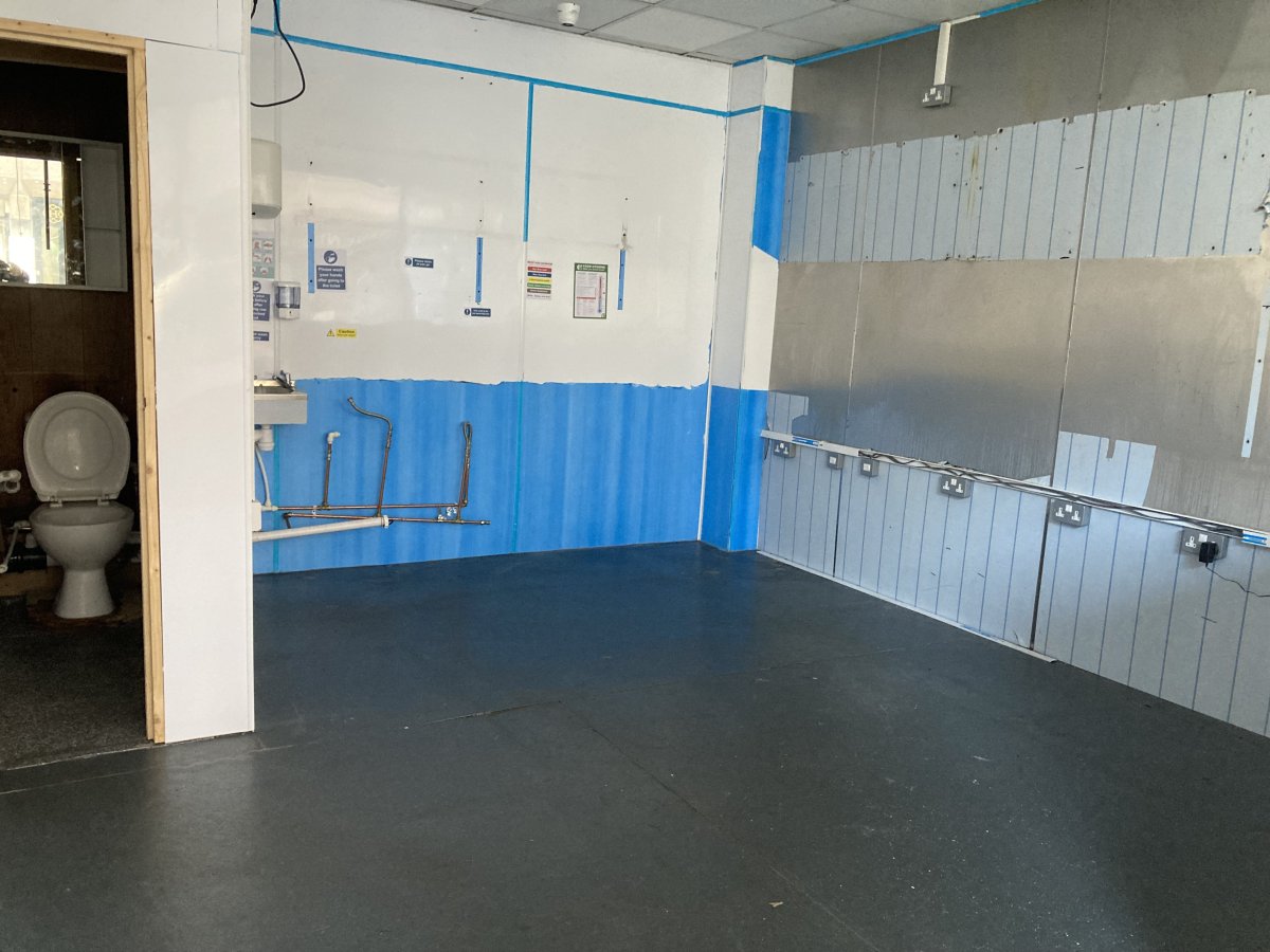 Retail/Shop in Sheffield - photo 2