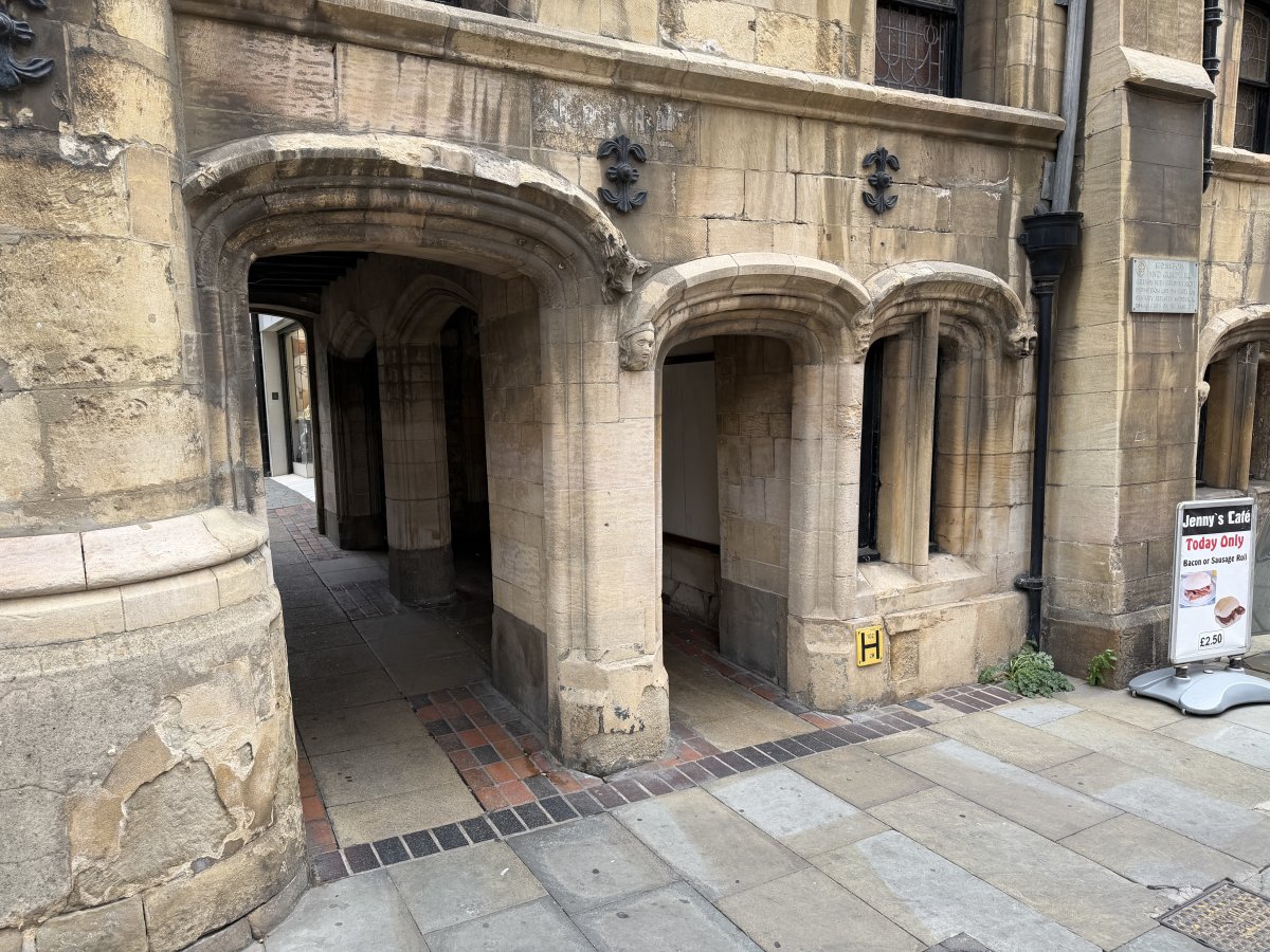 Retail/Shop in Lincoln - photo 2