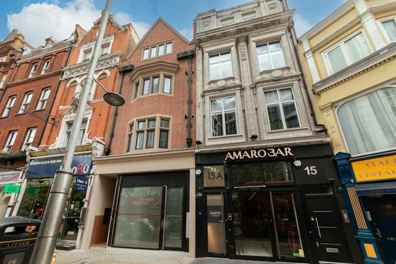 Retail/Shop To Let, London