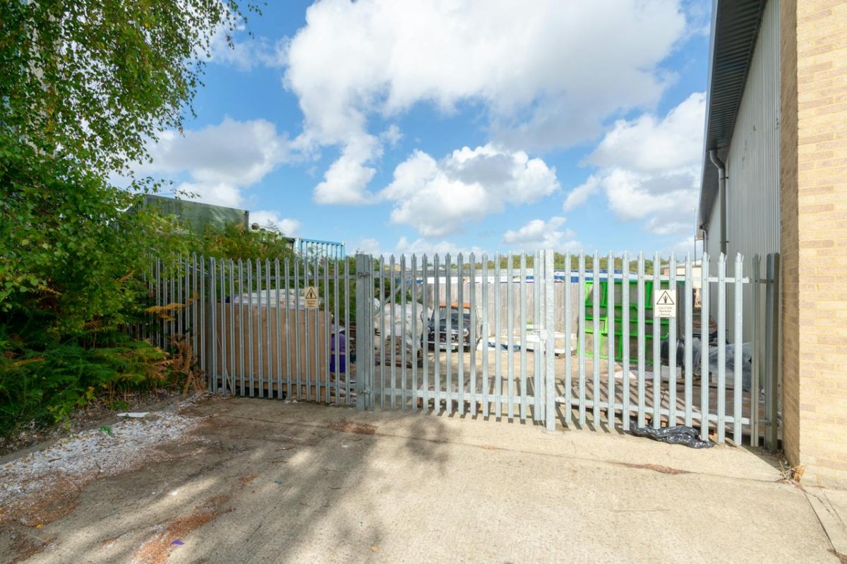 Retail/Shop in Wimborne - photo 4