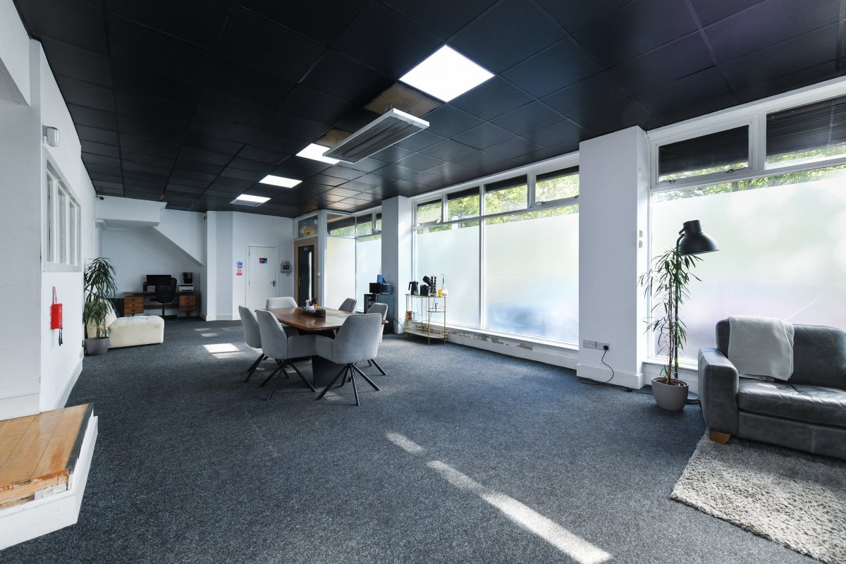 Retail/Shop in Nottingham - photo 2