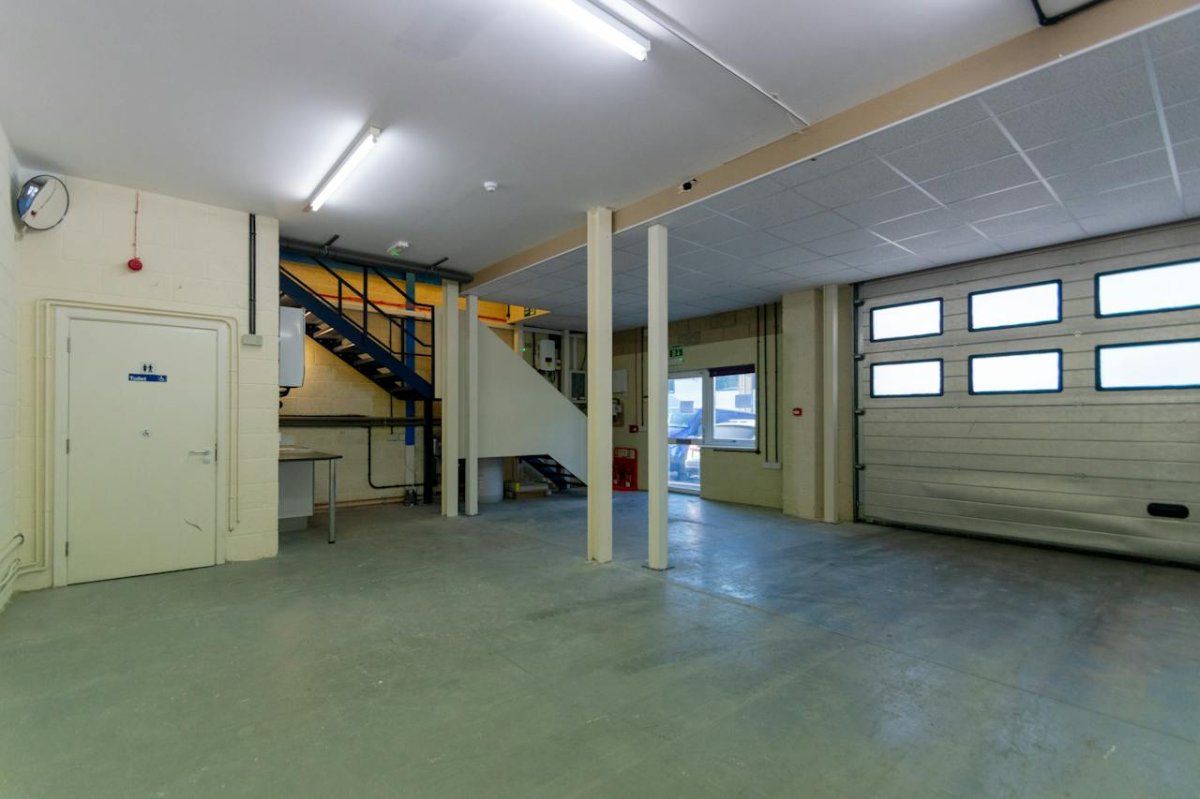 Retail/Shop in Poole - photo 2
