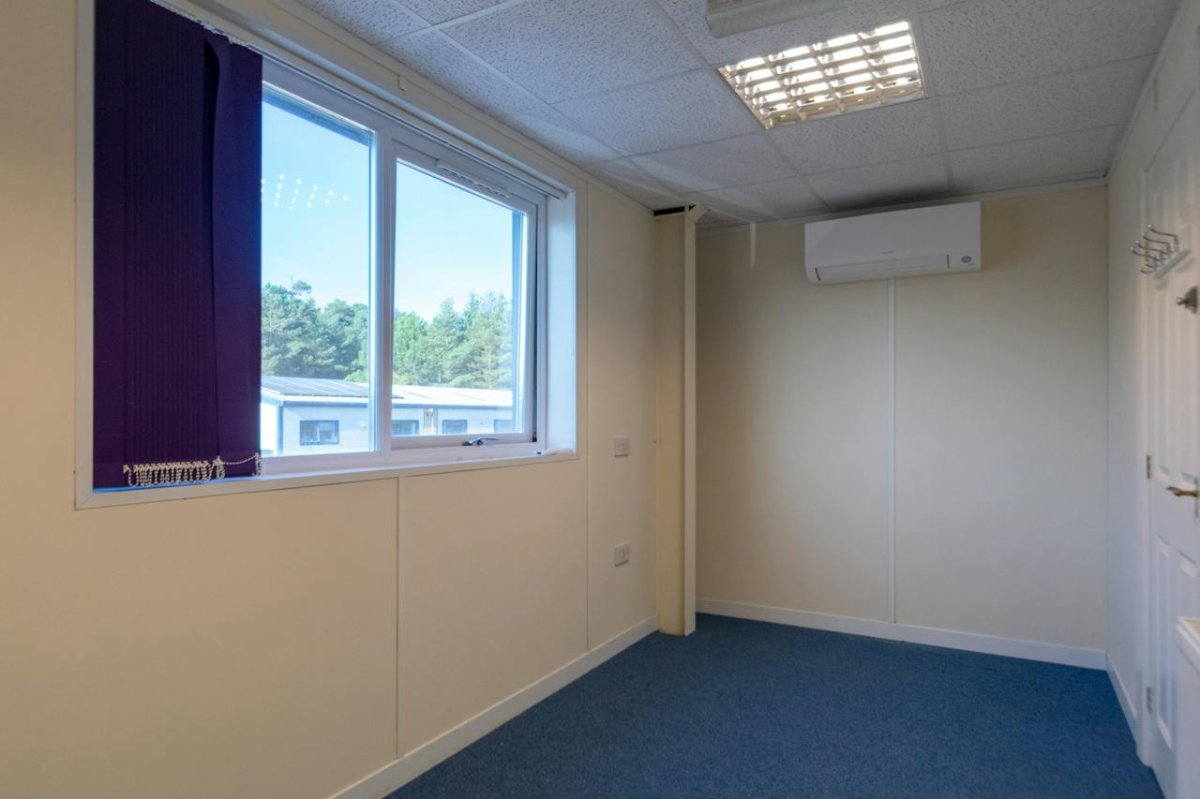 Retail/Shop in Poole - photo 4