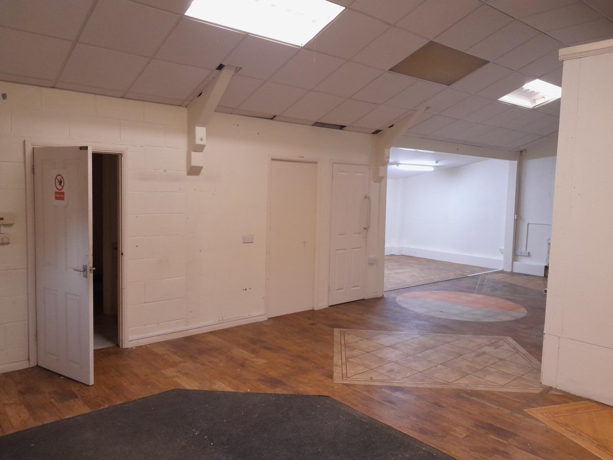 Retail/Shop in Ashford - photo 2