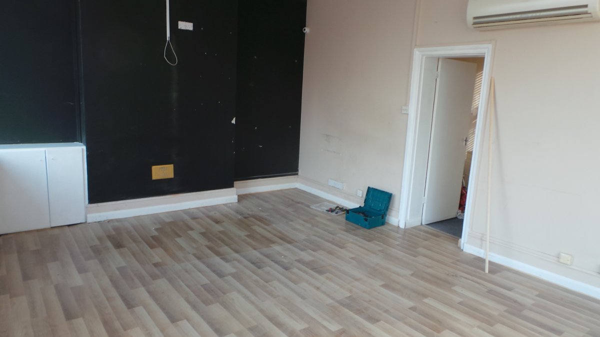 Retail/Shop in Ashford - photo 2