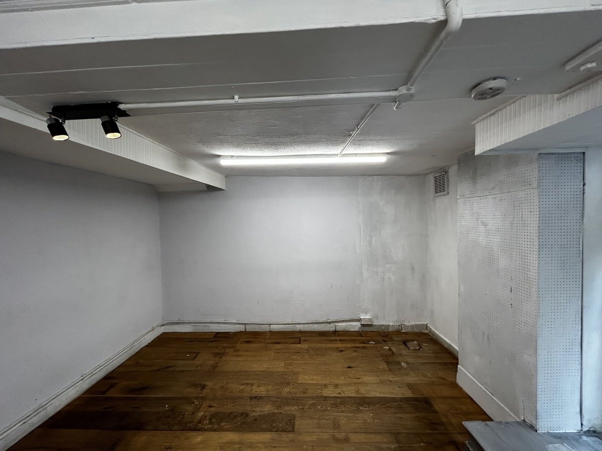 Retail/Shop in Ashford - photo 2