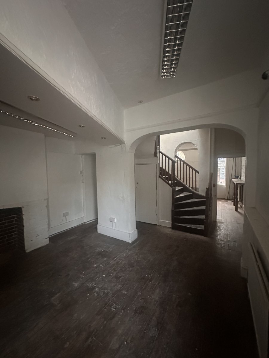 Retail/Shop in Ashford - photo 4