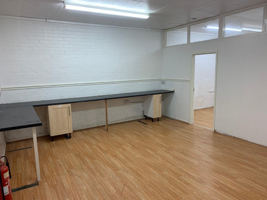 Retail/Shop in Ilkeston - photo 2