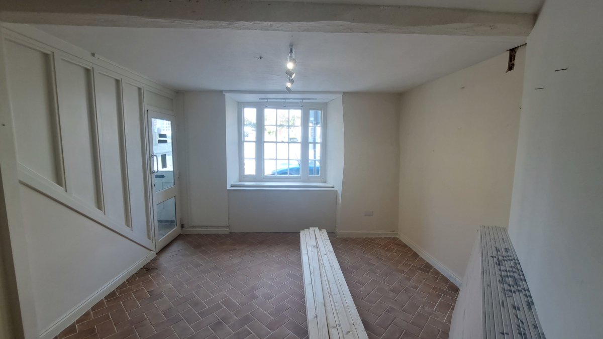 Retail/Shop in Buckingham - photo 2