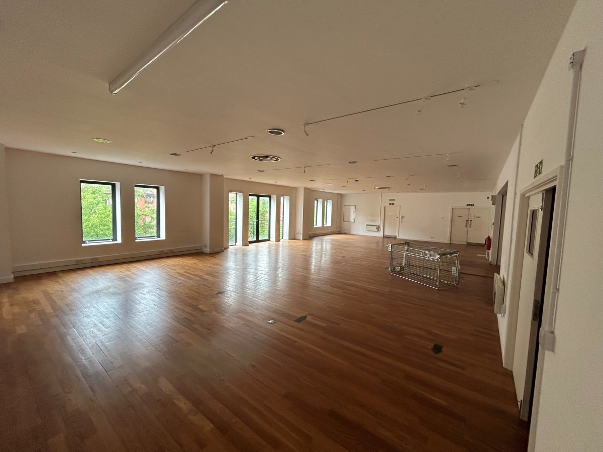 Retail/Shop in Leicester - photo 2