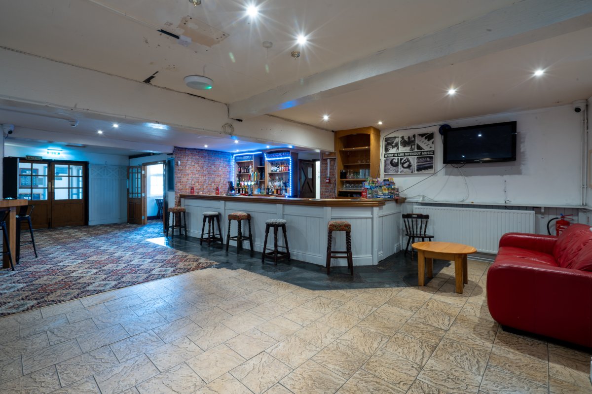 Retail/Shop in Barnstaple - photo 4