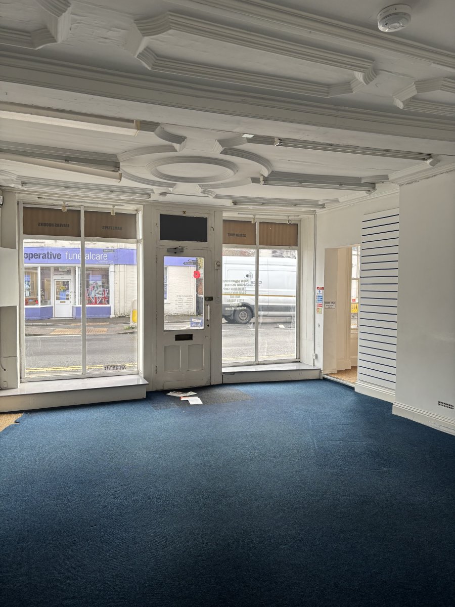 Retail/Shop in Warminster - photo 3