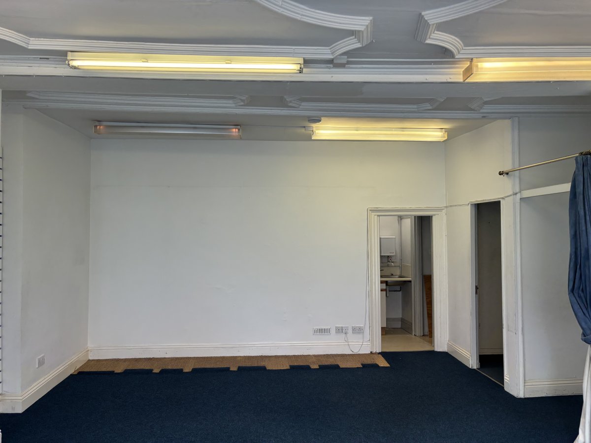 Retail/Shop in Warminster - photo 4
