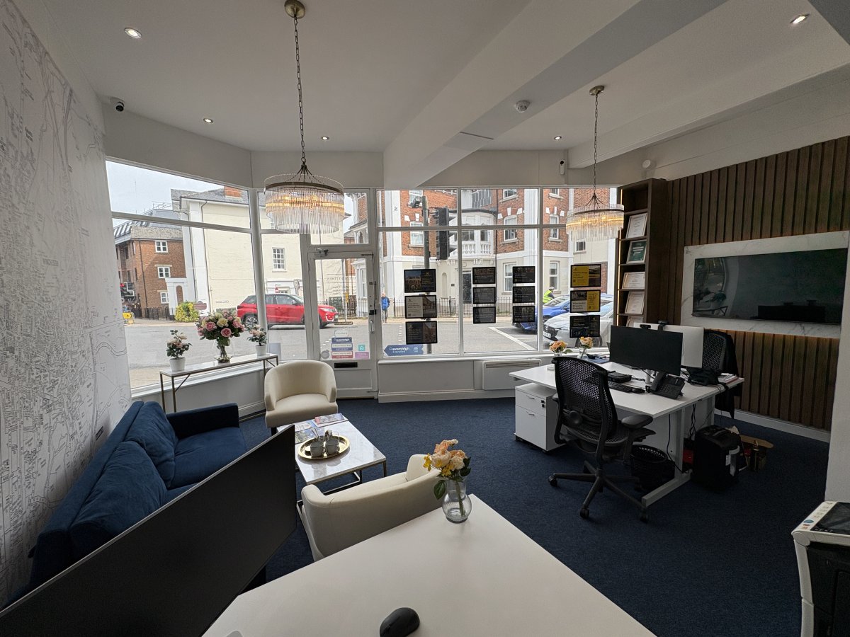 Retail/Shop in Winchester - photo 2