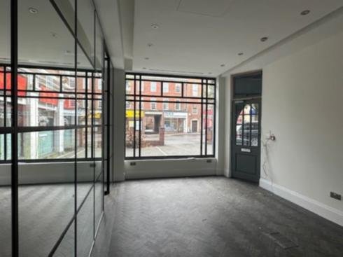 Retail/Shop in Letchworth Garden City - photo 2