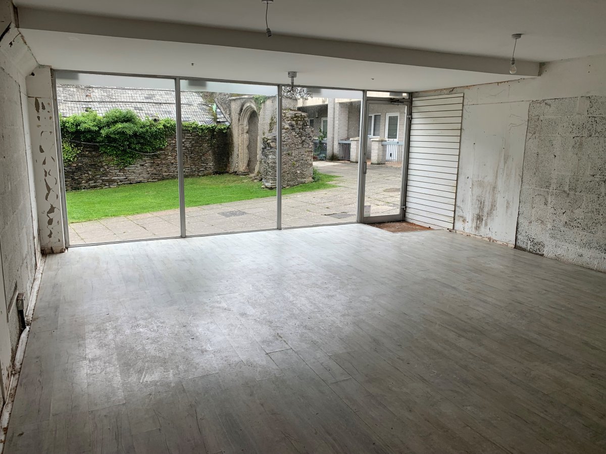 Retail/Shop in Plymouth - photo 2
