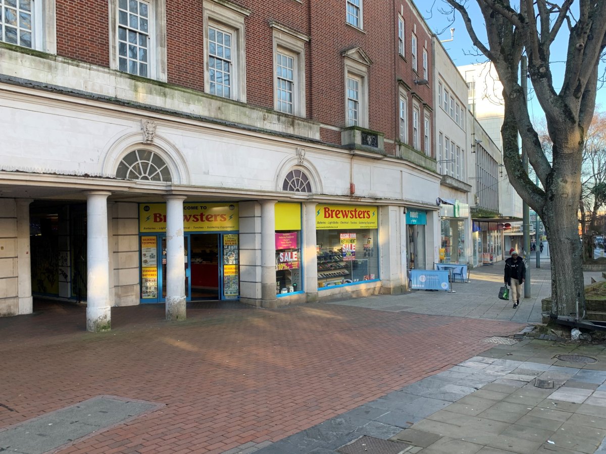 Retail/Shop in Plymouth - photo 2