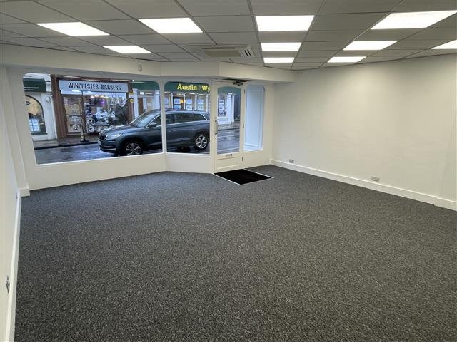 Retail/Shop in Winchester - photo 2