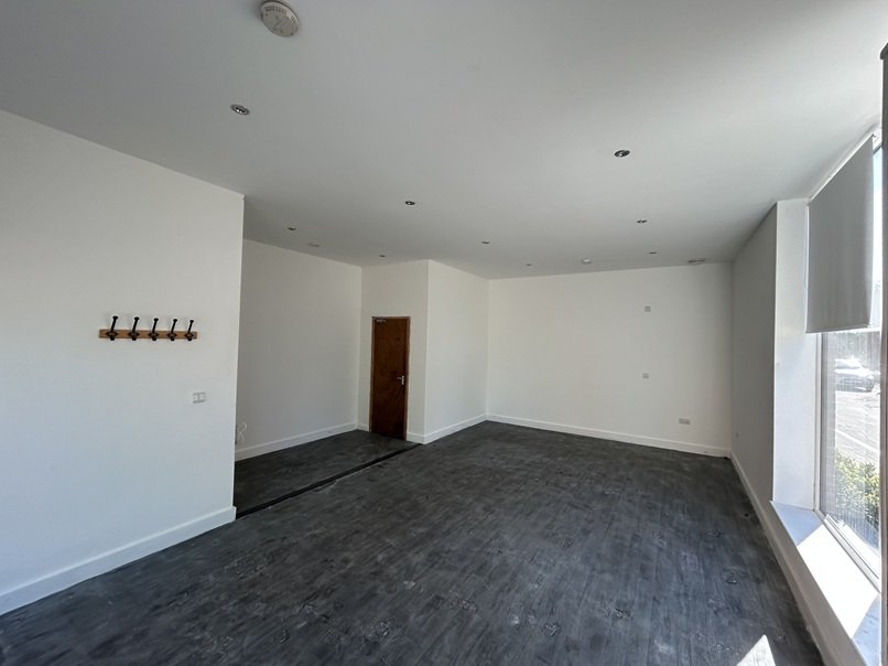 Retail/Shop in Derby - photo 2