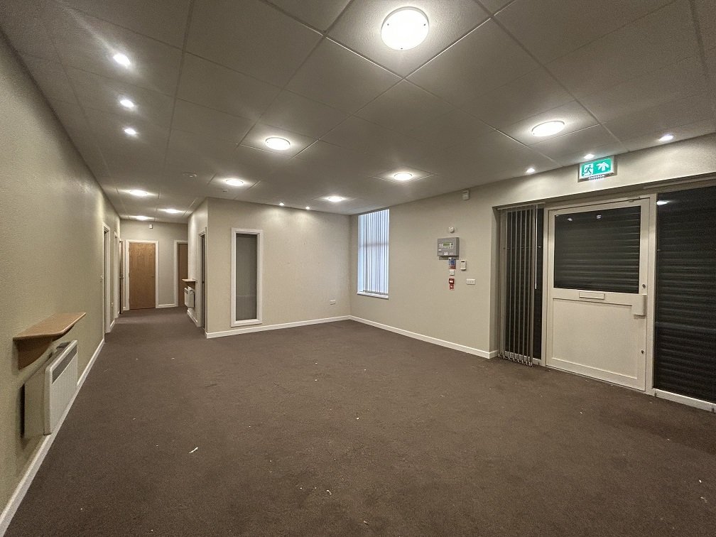 Retail/Shop in Milton Keynes - photo 3