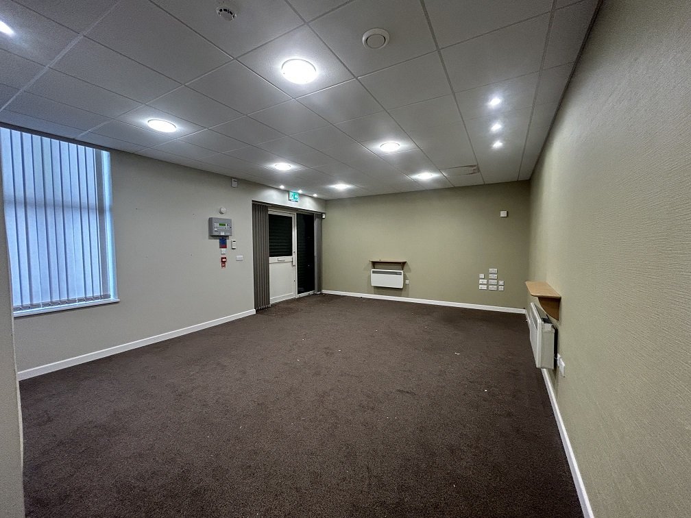 Retail/Shop in Milton Keynes - photo 4