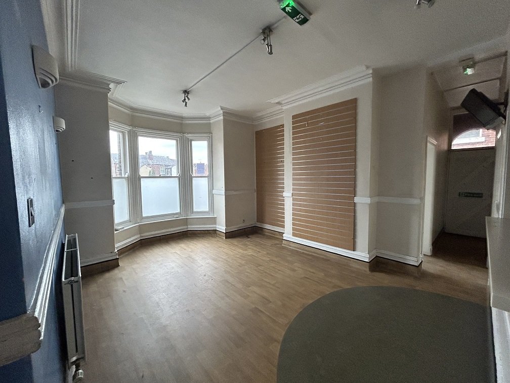 Retail/Shop in Macclesfield - photo 3