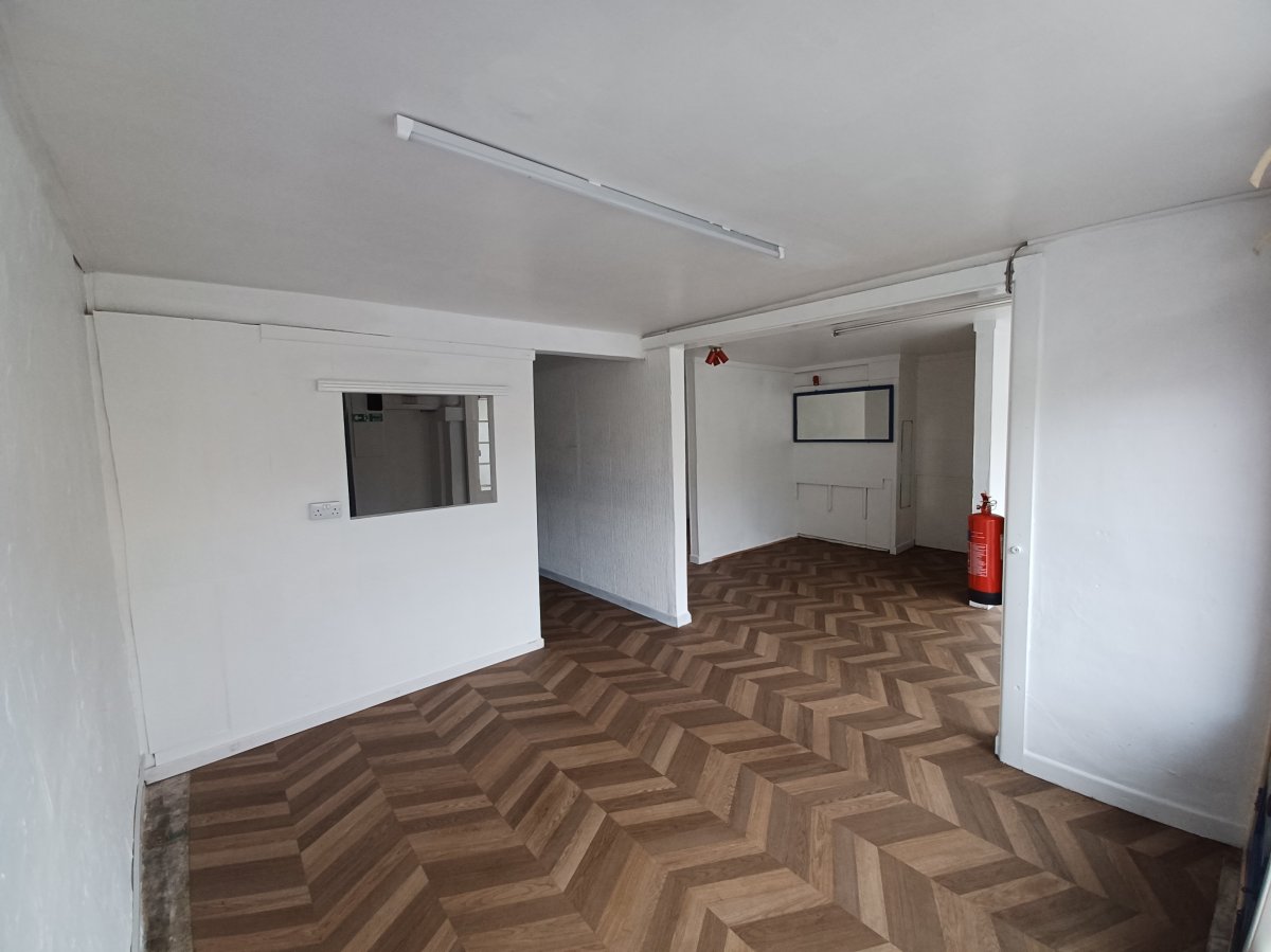 Retail/Shop in Camborne - photo 2