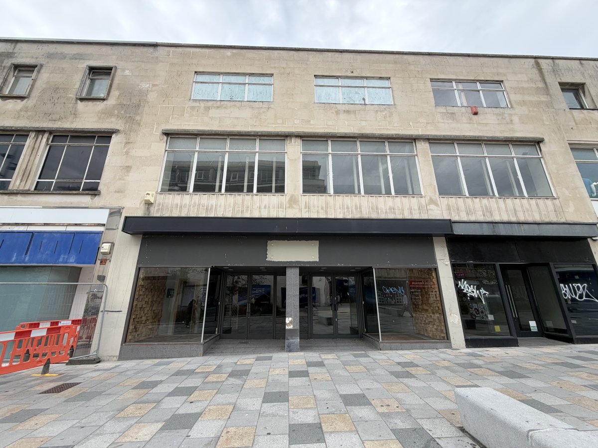 Retail/Shop in Plymouth - photo 2