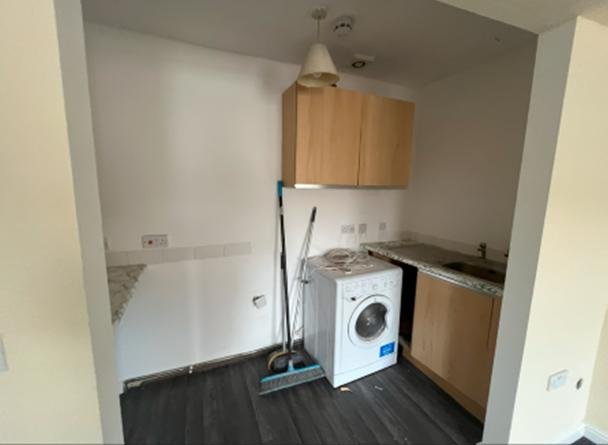 Retail/Shop in Weston-Super-Mare - photo 2