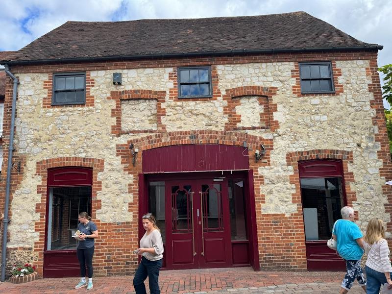Retail/Shop in Farnham - photo 2
