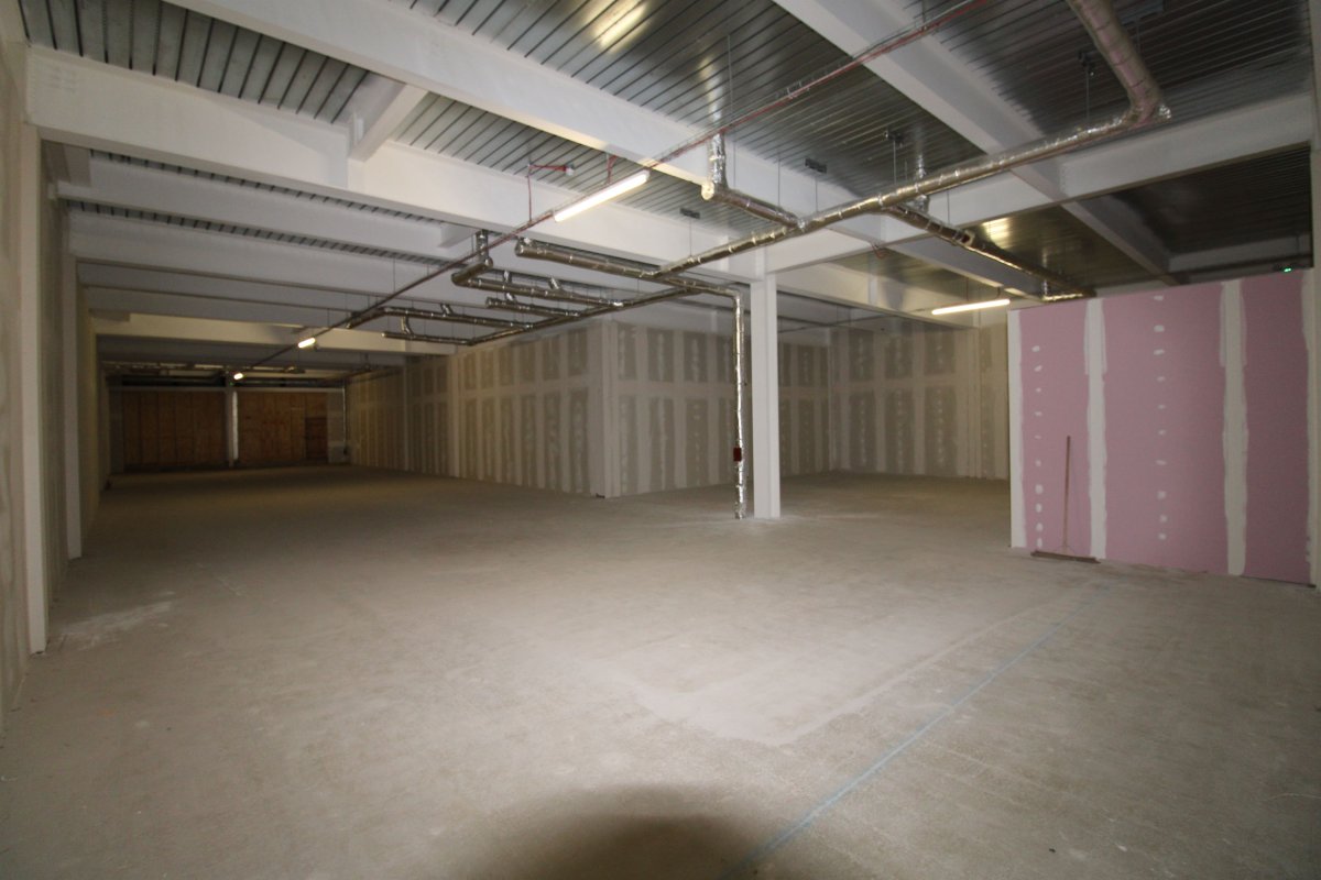 Retail/Shop in Hinckley - photo 2