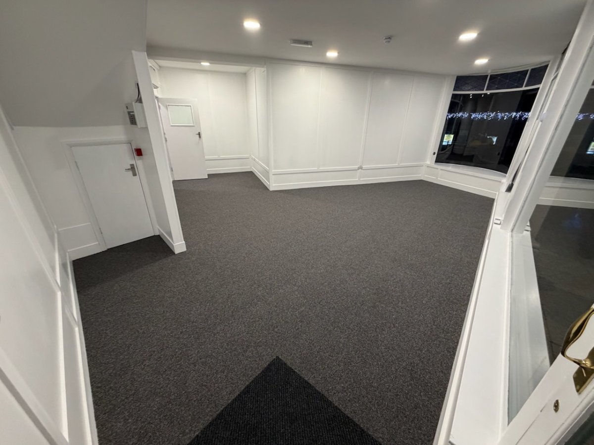 Retail/Shop in Hinckley - photo 2