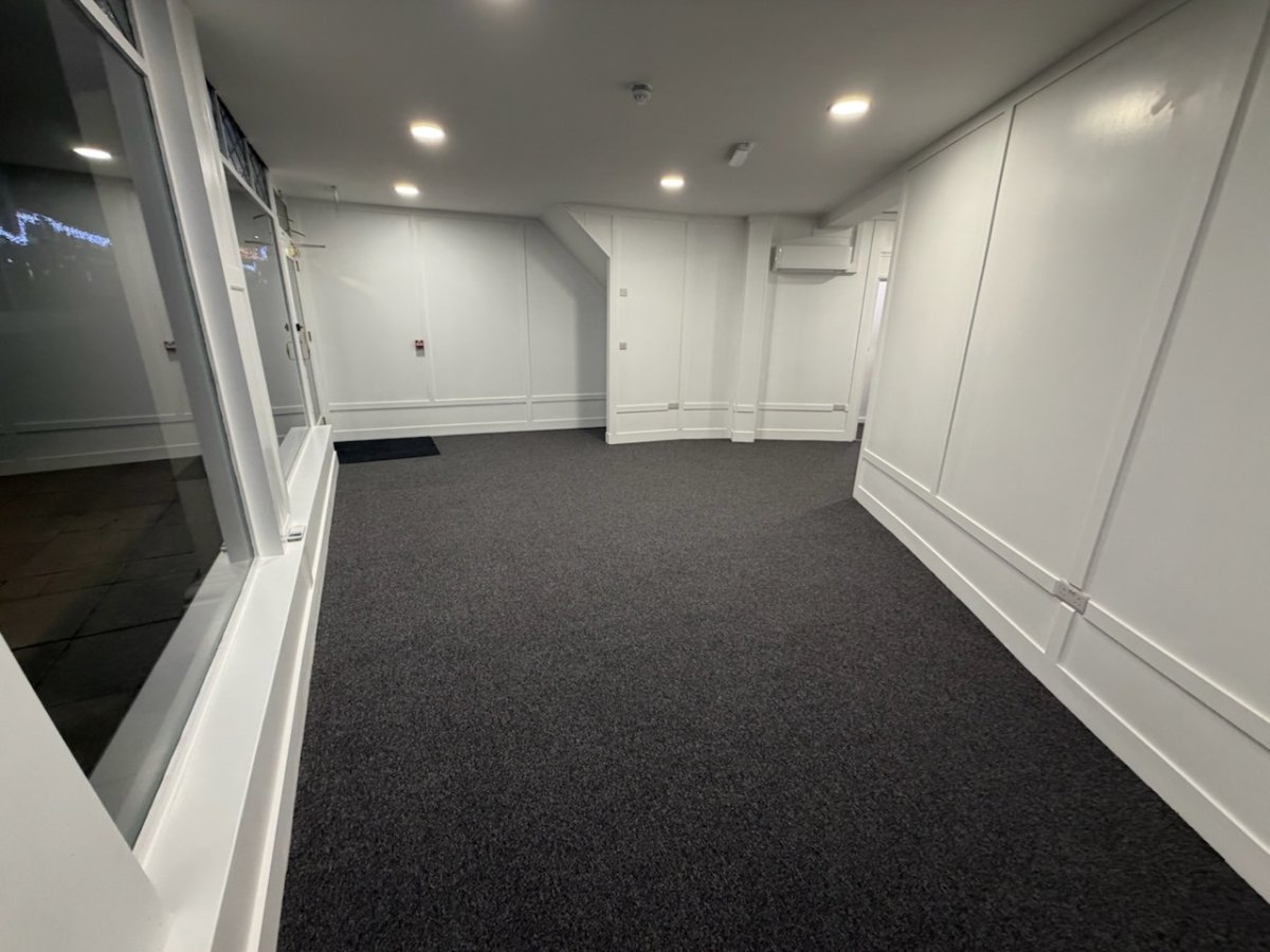 Retail/Shop in Hinckley - photo 3