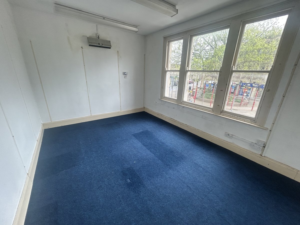 Retail/Shop in Clevedon - photo 2