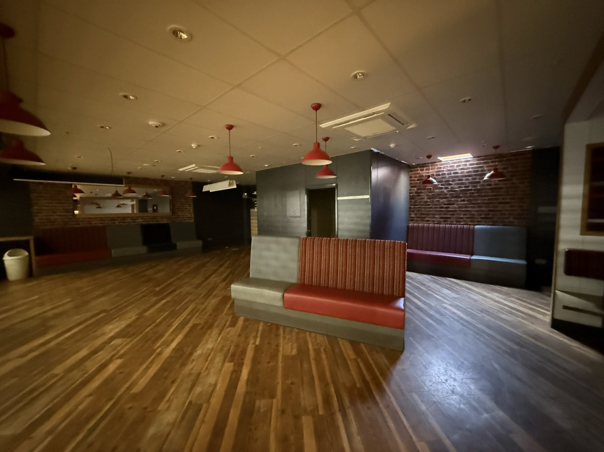 Retail/Shop in Hinckley - photo 4