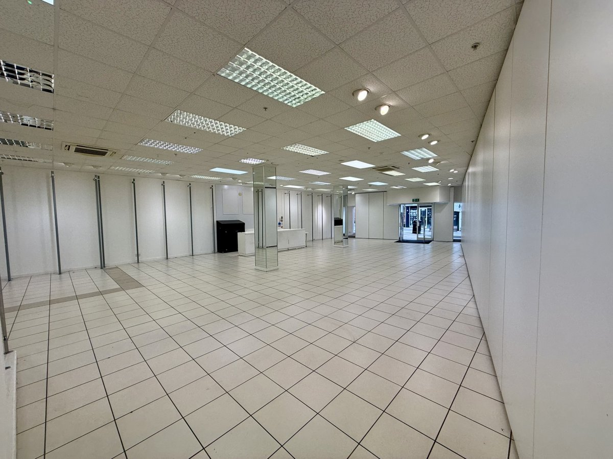 Retail/Shop in Hinckley - photo 4