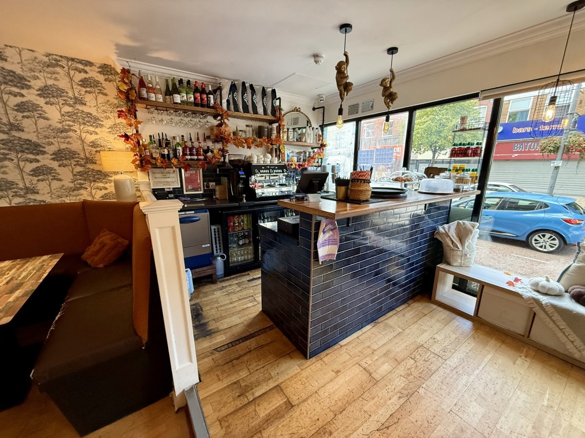 Retail/Shop in Hinckley - photo 4