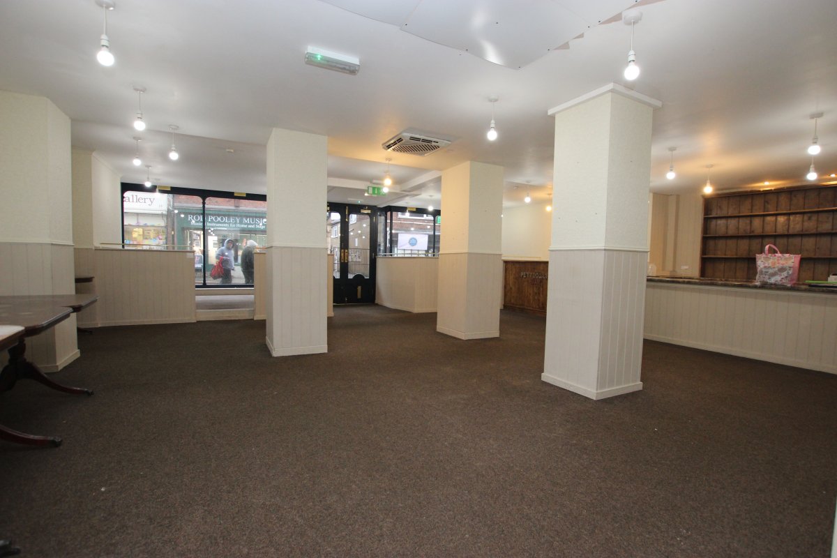 Retail/Shop in Grantham - photo 2