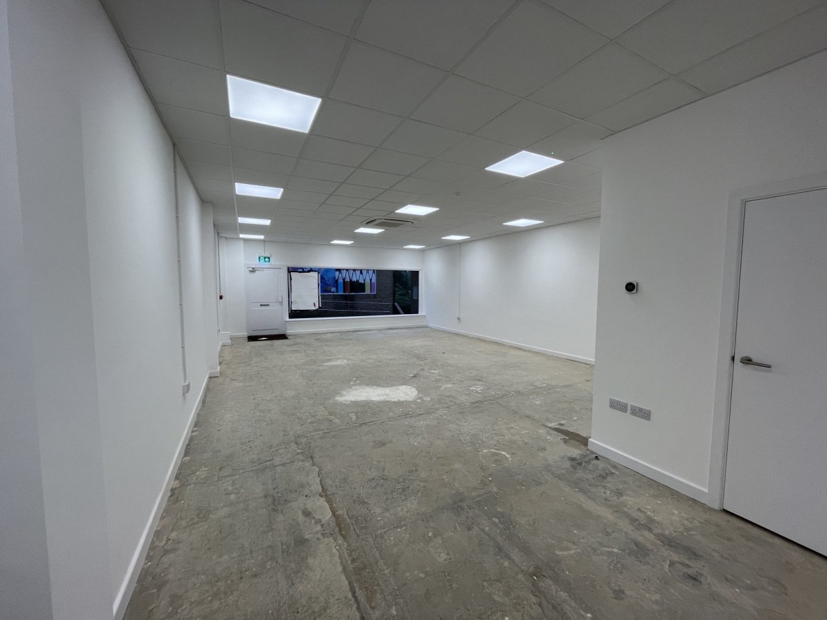 Retail/Shop in Haverhill - photo 2