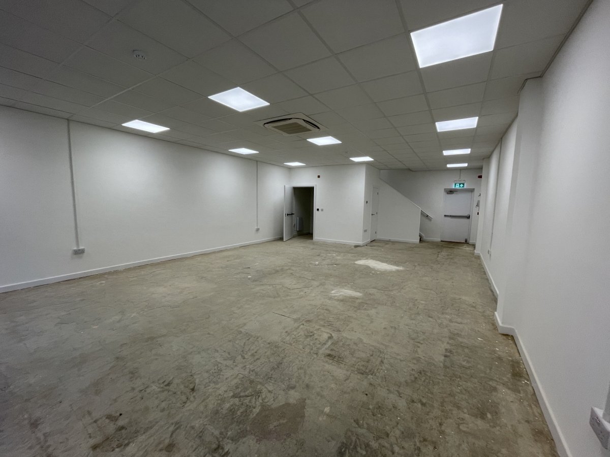 Retail/Shop in Haverhill - photo 3