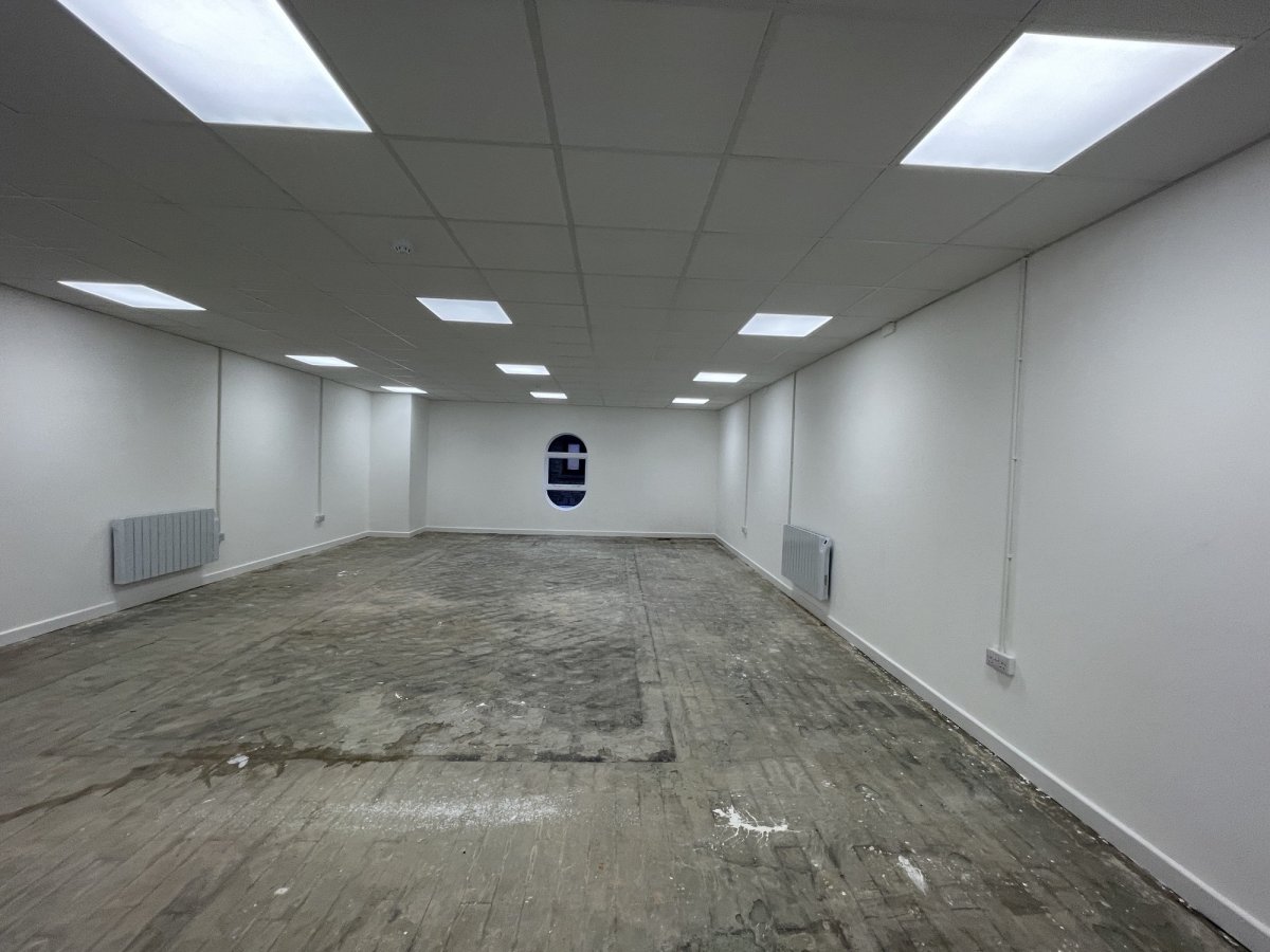Retail/Shop in Haverhill - photo 4