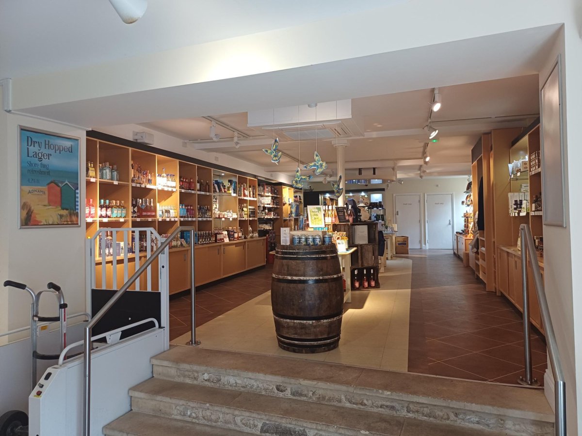 Retail/Shop in Stamford - photo 3