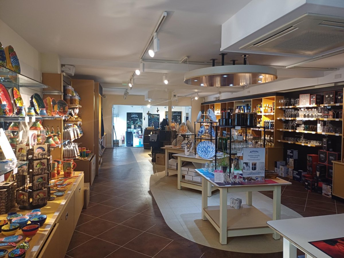 Retail/Shop in Stamford - photo 4