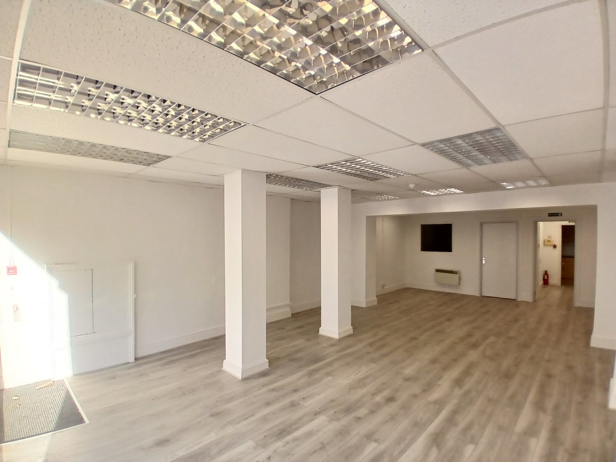 Retail/Shop in Huntingdon - photo 3