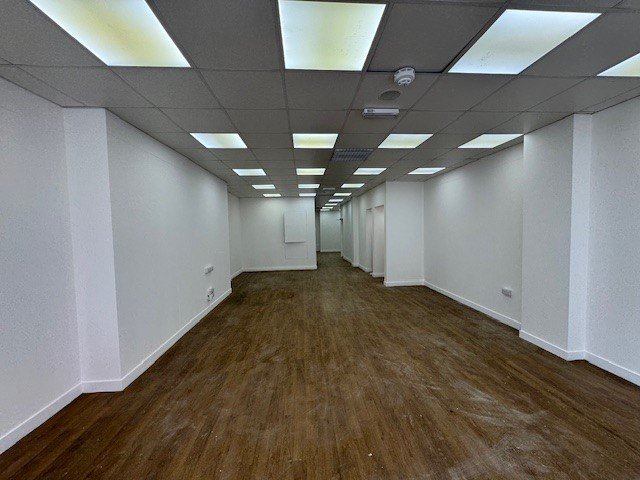 Retail/Shop in Burton On Trent - photo 4