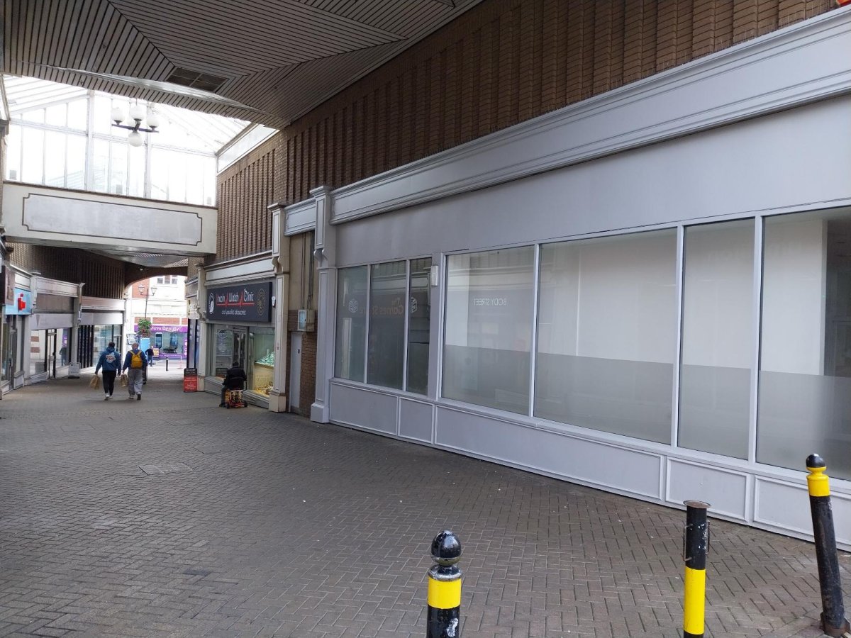 Retail/Shop in Lincoln - photo 2