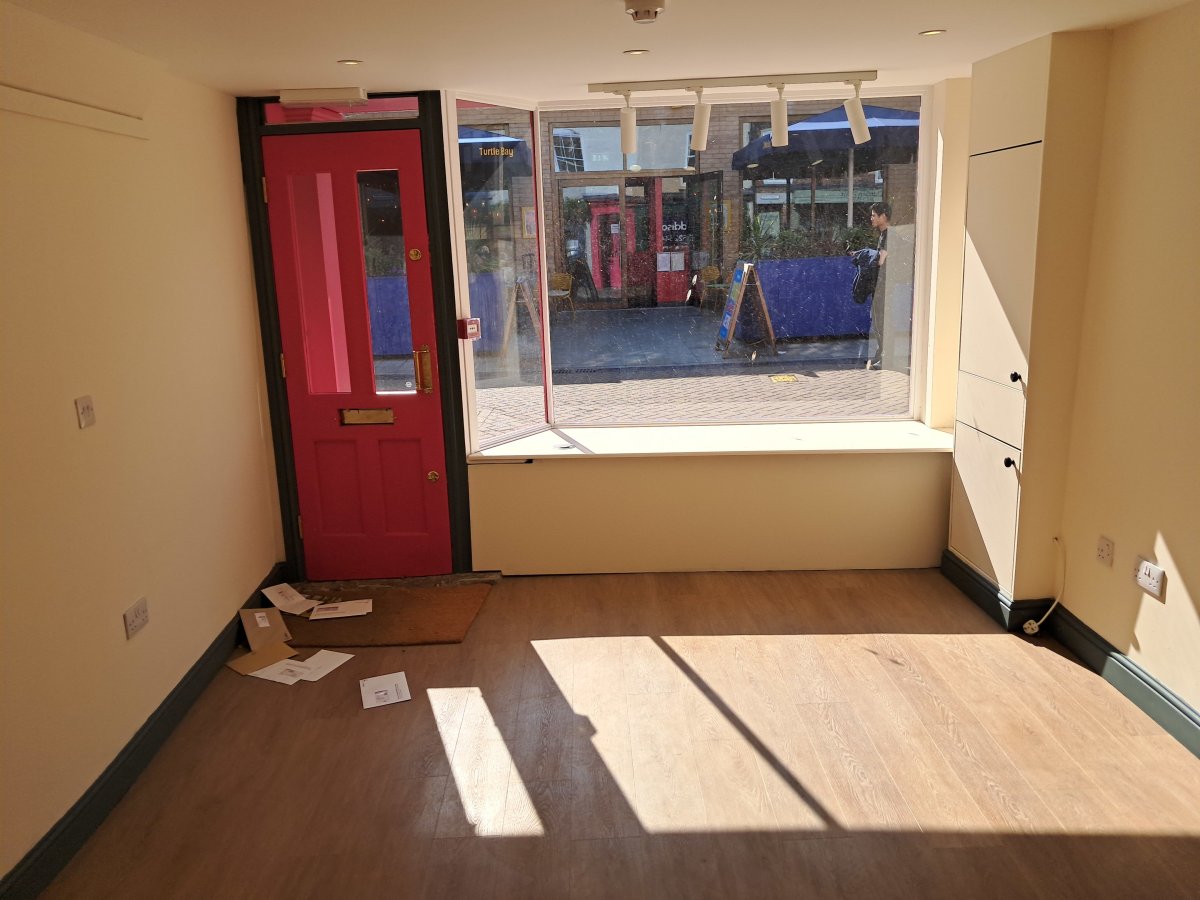Retail/Shop in Lincoln - photo 2